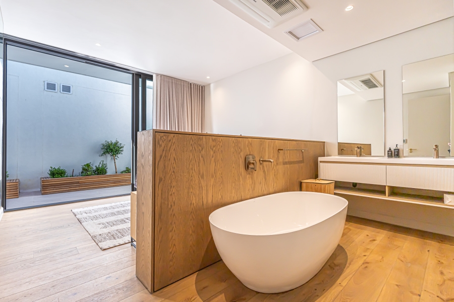 To Let 4 Bedroom Property for Rent in Fresnaye Western Cape